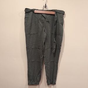 LOFT Green Capris Pants